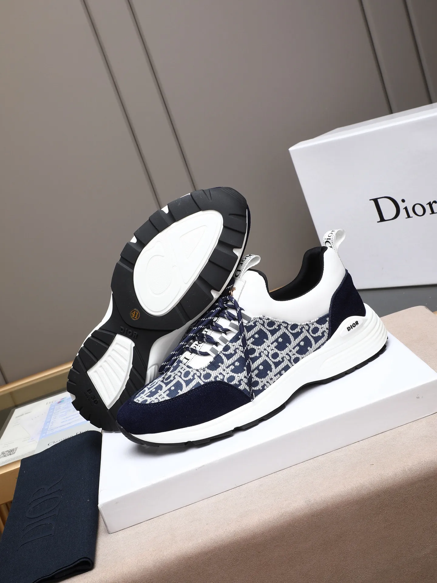 Men's shoes 💰440 💰Dior [Dior] 😘😘High-end series of casual men's shoes, simple and elegant👍👍👍The upper is made of first-layer genuine leather spliced ​​with Dior's special material [sun][sun]; imported first-layer sheepskin lining; special outsole, wear-resistant, lightweight, the overall design is harmonious and unified without lacking personality 👣🌟✨You deserve it! 3 colors😍Sizes 38~44. (45 custom-made) The picture above is a big seller🔥🔥🔥